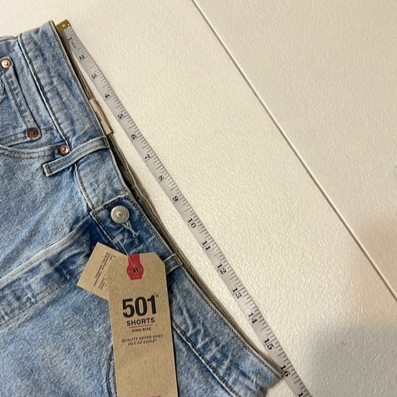 Levi's 501 High Rise Button Fly Light Wash Tango Raw Hem Shorts NWT Sz 32 - Picture 7 of 9